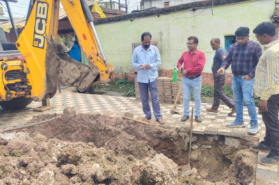 पाईप लाईन संधारण कर वार्ड 44 में पानी सप्लाई बहाल किया गया...