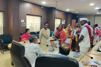 समय-सीमा बैठक के बाद कलेक्टर शर्मा ने सुनी जनदर्शन में लोगों की समस्याएं