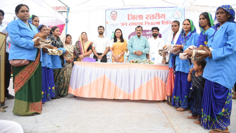अहेरी जनसमस्या निवारण शिविर में 134 आवेदनों का निराकरण अधिकारियों द्वारा ग्रामीण जनों को विभागीय योजनाओं की दी गई जानकारियां