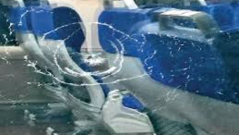 दुर्ग-विशाखापट्टनम वंदेभारत एक्सप्रेस पर फिर पथराव, कांच टूटे, 15 दिन में दूसरी घटना...