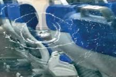 दुर्ग-विशाखापट्टनम वंदेभारत एक्सप्रेस पर फिर पथराव, कांच टूटे, 15 दिन में दूसरी घटना...