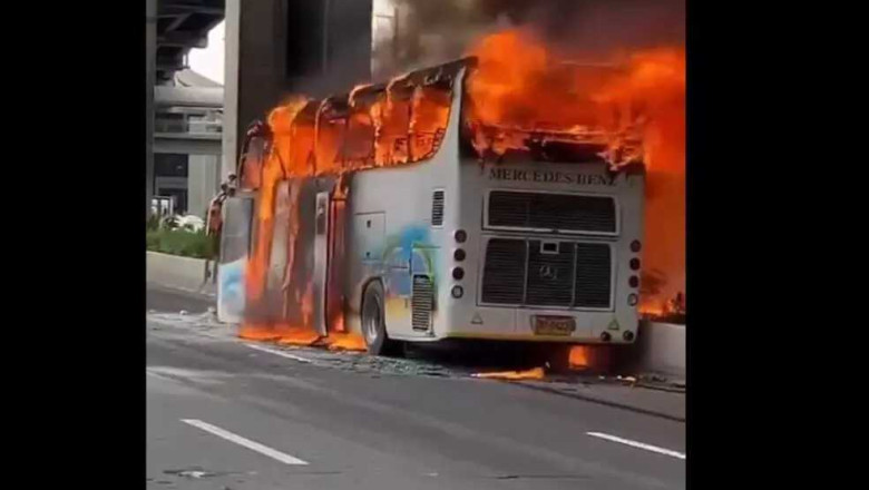 स्कूल बस में आग लगने से बड़ा हादसा : बच्चों सहित 25 लोगों की मौत...