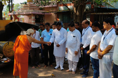 जिला हॉस्पिटल परिसर में सड़क डामरीकरण का विधायक और महापौर ने किया भूमिपूजन,शीघ्र  हुआ सड़क डामरीकरण कार्य शुरू...