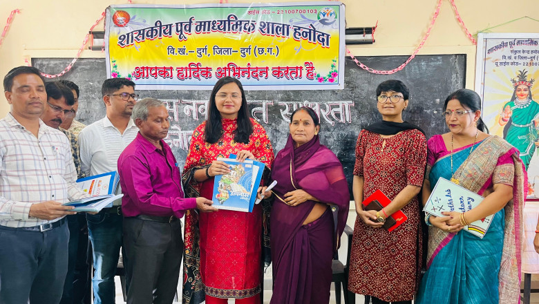 कलेक्टर  चौधरी ने शासकीय पूर्व माध्यमिक शाला हनोदा में स्थापित जिला स्तरीय मॉडल उल्लास साक्षरता केन्द्र का किया अवलोकन