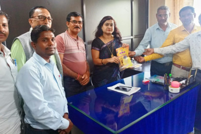 साकेत का प्रतिनिधि मंडल राजभाषा आयोग के सचिव और संस्कृति विभाग के संचालक से मिले...