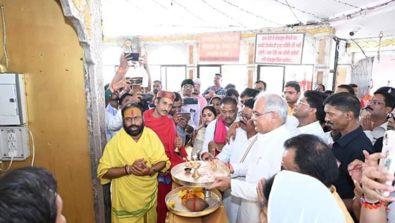 माँ बम्लेश्वरी के दर्शन किए पूर्व मुख्यमंत्री भूपेश बघेल सहित विधायक