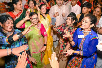 दुर्ग के सबसे बड़े गरबा उत्सव का समापन , आकर्षक लाइटें एवं साउंड ने बाधा शमां...