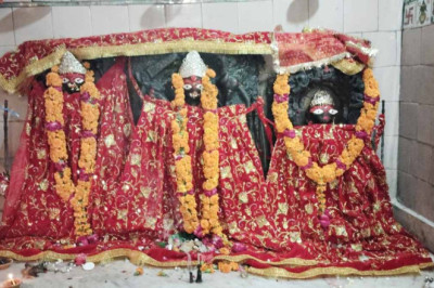 शारदीय नवरात्रि: बुंदेलखंड का चमत्कारी वैष्णो देवी मंदिर, तीन देवियों का अद्भुत संगम, कई बार मंदिर को हटाने का प्रयास, टस से मस नहीं हुआ...