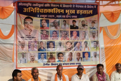 धमधा विकासखण्ड इलाके में ओलावृष्टि से रबी की फसल के नुकसान की क्षतिपूर्ति के लिए राहत राशि की मांग नेता टेक सिंह चन्देल के नेतृत्व में भूख-हड़ताल को लेकर प्रभावित किसानों का क्रमिक आन्दोलन
