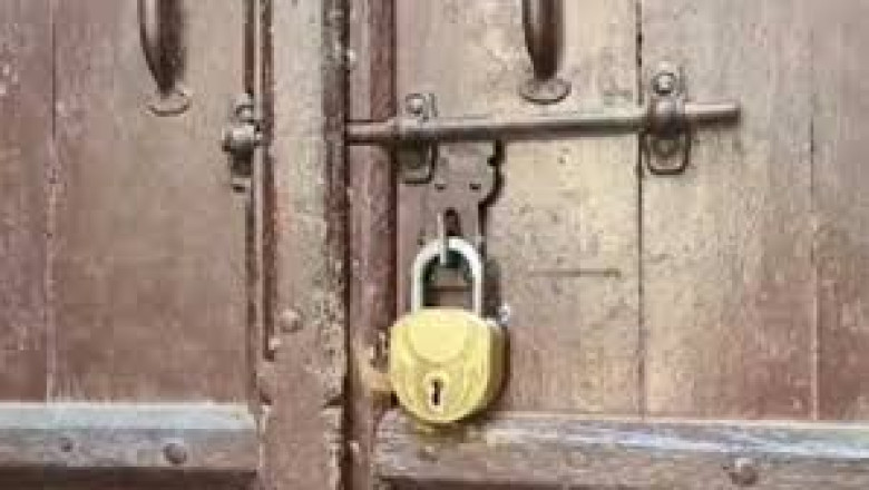 बाबा सिद्दीकी मर्डर केस: चौथे आरोपी जीशान अख्तर के घर पर ताला, परिजन गायब...
