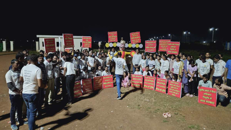 घर-परिवार से दूर तूता धरना स्थल पर डीएड अभ्यर्थियों ने किया रावण दहन, नियुक्ति की उठाई मांग