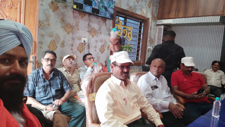 6 लाख रूपया बकाया संपत्तिकर वसूला सन मैरिज पैलेस से।