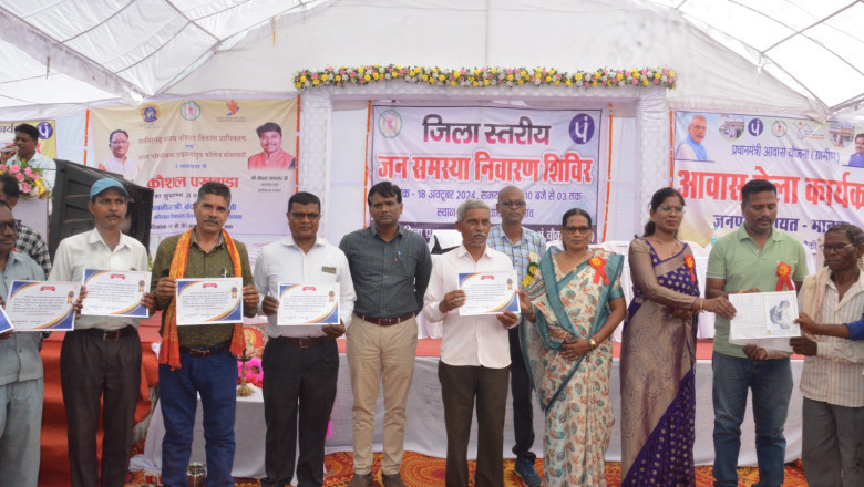 प्रधानमंत्री आवास योजना अंतर्गत 10 हितग्राहियों को मकान पूर्ण हो जाने पर गृह प्रवेश के लिए चाबी प्रदाय किया गया...
