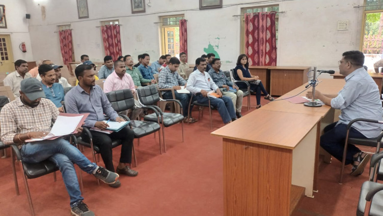 उपायुक्त ने ली राजस्व विभाग की समीक्षा बैठक,आयुक्त के निर्देशानुसार तीन दिन में डिमाण्ड दुरूस्त करने के दिये निर्देश...