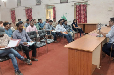 उपायुक्त ने ली राजस्व विभाग की समीक्षा बैठक,आयुक्त के निर्देशानुसार तीन दिन में डिमाण्ड दुरूस्त करने के दिये निर्देश...
