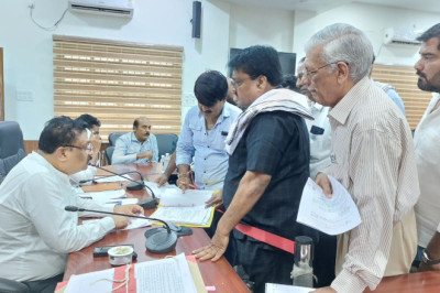 अपर कलेक्टर ने जनदर्शन में सुनी जनसामान्य की समस्याएं एवं शिकायतें