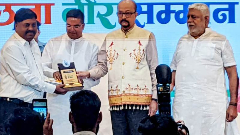 डॉ. उदय सम्मानित हुए राज्यपाल के हाथों...