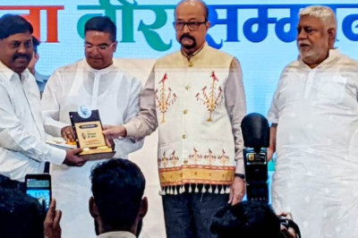 डॉ. उदय सम्मानित हुए राज्यपाल के हाथों...