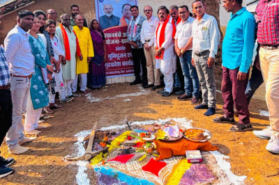 फूलमत बाई के आवास निर्माण के लिए किया गया भूमि पूजन एवं हेमसिंह ठाकुर को कराया गया गृह प्रवेश...