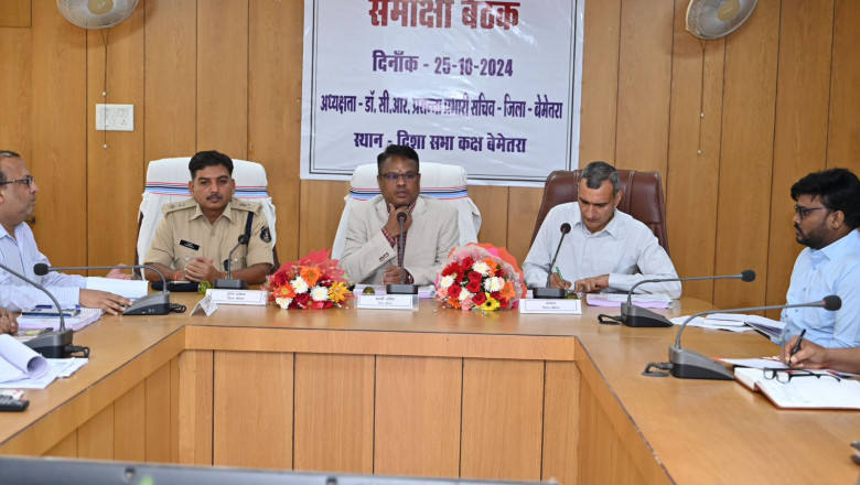 प्रभारी सचिव ने की जिला अधिकारियों के कामकाज की समीक्षा...