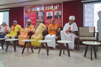 सिविक सेंटर भिलाई में रामायण एक जीवंत महाकाव्य भाग 1 का विमोचन मूर्धन्य संत महात्माओं के द्वारा किया गया