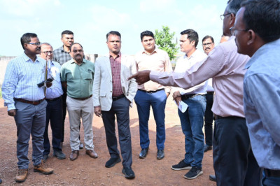 प्रभारी सचिव डॉ. प्रसन्ना ने धान उपार्जन केंद्र लोलेसरा पहुँचे मौजूद किसानों से की बातचीत,उनका कुशलक्षेम जाना