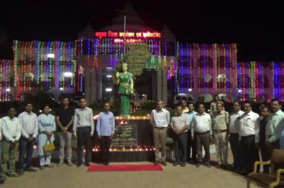छत्तीसगढ़ राज्य स्थापना दिवस पर कलेक्ट्रेट में दीप प्रज्जवलन