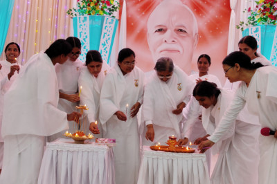 व्यर्थ ,निगेटिव,निर्बल विचारों की सफाई कर दिव्य गुणों का आह्वान कर महालक्ष्मी समान धन,धान्य, शुभकामनाओं रूपी अखुट खजानों से सदा संपन्न बनना है...