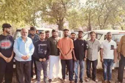 जयस्तंभ चौक से लगी बस्ती में 12 जुआरी गिरफ्तार...