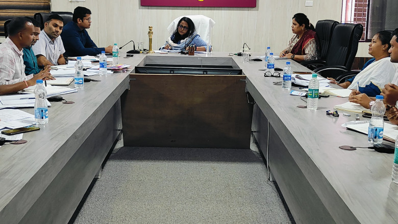 कलेक्टर ने ली धान खरीदी से संबंधित अधिकारियों की बैठक