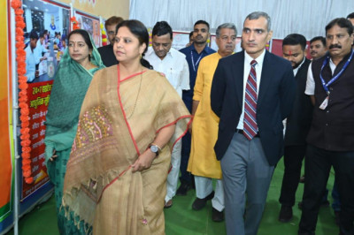 लोकसभा सांसद महासमुंद रूपकुमारी चौधरी ने जनसम्पर्क की प्रदर्शनी का अवलोकन किया