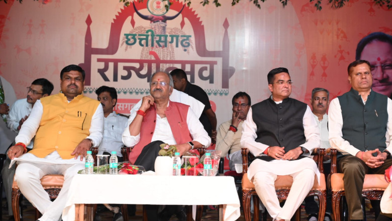सांसद बृजमोहन अग्रवाल ने जिला स्तरीय राज्योत्सव का दीप प्रज्जवलन कर  किया शुभारंभ