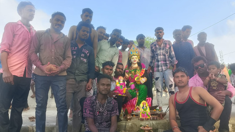 धूमधाम से किया गया मां लक्ष्मी का विसर्जन...