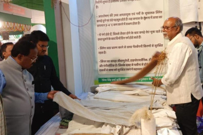 राजधानी राज्योत्सव में कृषि महाविद्यालय बेमेतरा द्वारा लगाया गया अलसी डंठल के कपड़े का स्टाल...
