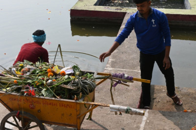 छठ त्योहार समापन पश्चात सफाई अभियान जारी...