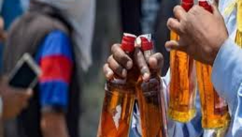 जयंती स्टेडियम के सामने ग्राउंड बना शराबियों का अड्डा...