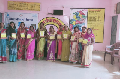 मनरेगा श्रमिकों ने मनाया रोजगार दिवस मनरेगा श्रमिकों को निर्माण कार्य की मांग, मजदूरों के आधार सिडिंग, कार्य व शिकायत संबंधित दी गई जानकारी