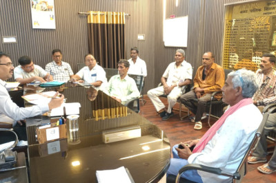 निगम आयुक्त ने ली गोकुल नगर के मवेशी मालिकों की बैठक  गोकुल नगर में आबंटित भूमि में मवेशी बांधकर रखने की अपील