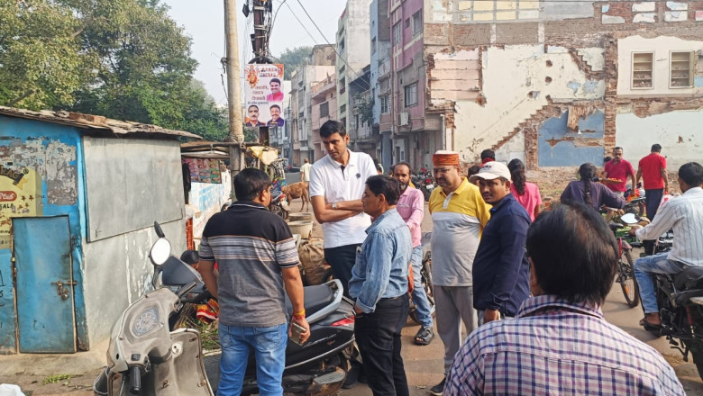 कमिश्नर सुमित अग्रवाल ने निगम के विभिन्न वार्डो में दैनिक होने वाली सफाई व्यवस्था को देखने पहुँचे,शहर के मुख्य मार्ग सहित अन्य जगहों से अतिक्रमण को हटवाने के दिए निर्देश।