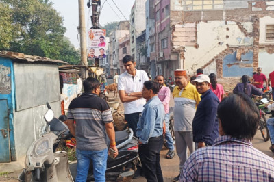 कमिश्नर सुमित अग्रवाल ने निगम के विभिन्न वार्डो में दैनिक होने वाली सफाई व्यवस्था को देखने पहुँचे,शहर के मुख्य मार्ग सहित अन्य जगहों से अतिक्रमण को हटवाने के दिए निर्देश।