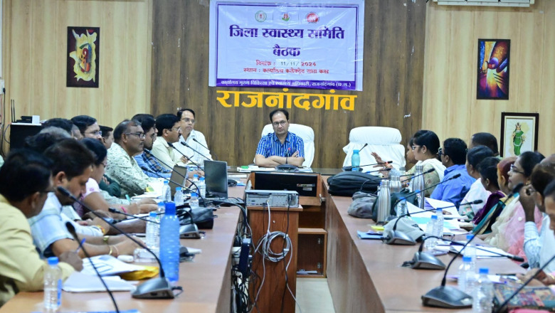 कलेक्टर ने ली जिला स्वास्थ्य समिति की बैठक कलेक्टर ने गर्भवती महिलाओं का पंजीयन, टीकाकरण एवं जन्म लेने वाले शिशु का जन्म प्रमाण पत्र 21 दिवस के भीतर बनाने के दिए निर्देश