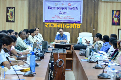 कलेक्टर ने ली जिला स्वास्थ्य समिति की बैठक कलेक्टर ने गर्भवती महिलाओं का पंजीयन, टीकाकरण एवं जन्म लेने वाले शिशु का जन्म प्रमाण पत्र 21 दिवस के भीतर बनाने के दिए निर्देश
