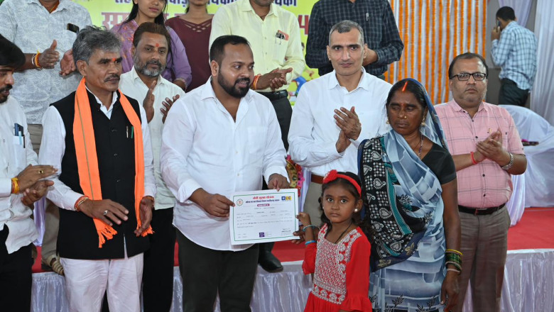 बाल दिवस पर बेमेतरा में आंगनबाड़ी कार्यकर्ताओं और सहायिकाओं का सम्मान, नन्हे-मुन्ने बच्चों ने दी मनमोहक प्रस्तुतियां