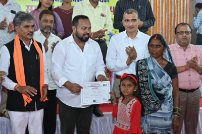 बाल दिवस पर बेमेतरा में आंगनबाड़ी कार्यकर्ताओं और सहायिकाओं का सम्मान, नन्हे-मुन्ने बच्चों ने दी मनमोहक प्रस्तुतियां