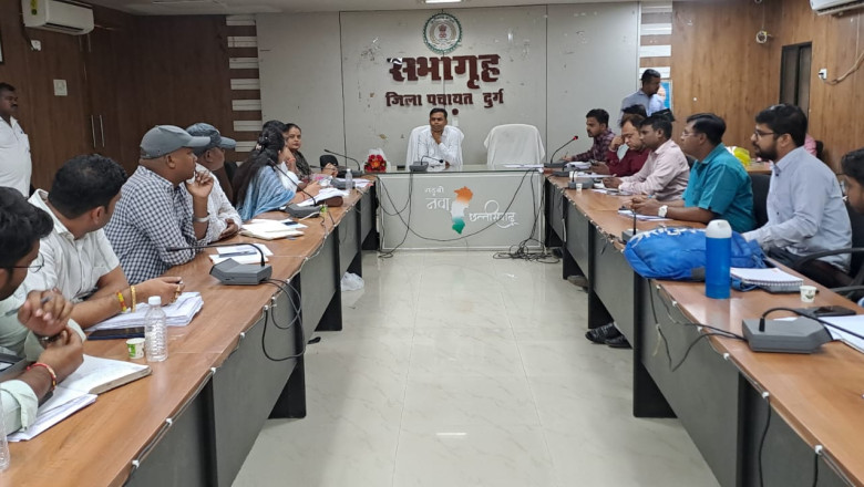 मुख्य कार्यपालन अधिकारी ने की योजनाओं की समीक्षा...