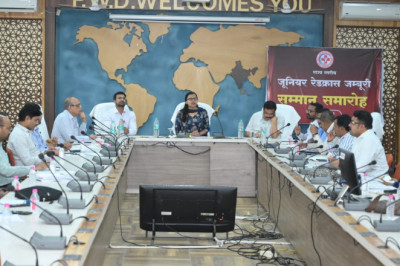 कलेक्टर ने धान खरीदी से संबंधित अधिकारियों की ली बैठक  -डीओ कटने के उपरांत 7 दिवस के भीतर धान उठाव सुनिश्चित करें- कलेक्टर