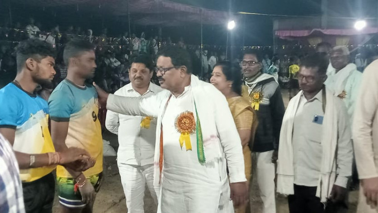 कबड्डी प्रतियोगिता के समापन मे पहुँचे खुज्जी विधायक ने खिलाड़ियों का किया उत्साहवर्धन...