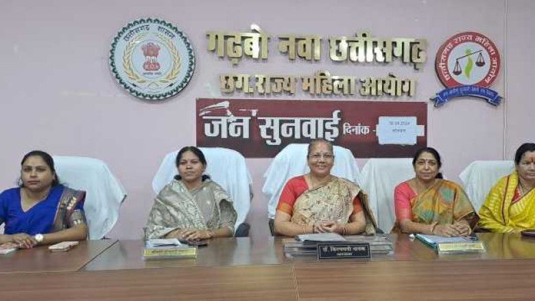 रायपुर डॉक्टर किरणमयी नायक की अध्यक्षता में राज्य महिला आयोग की हुई कार्यालयीन बैठक...