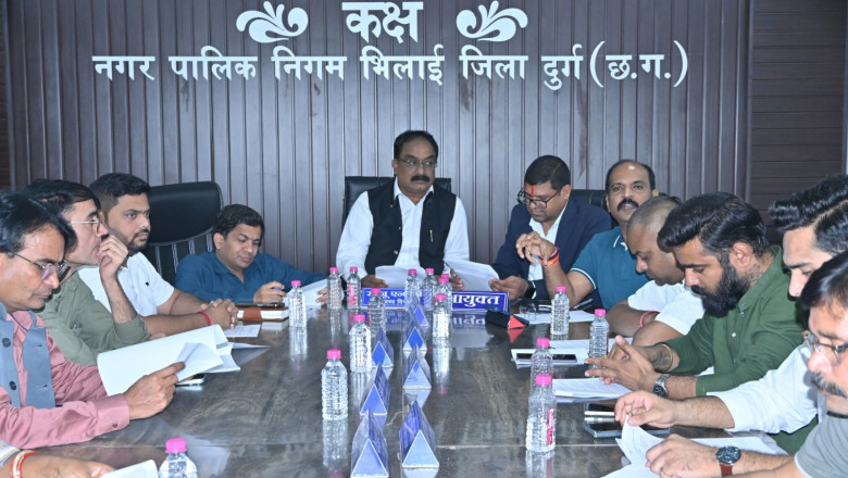 महापौर परिषद की बैठक संपन्न हुई...