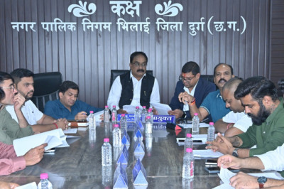 महापौर परिषद की बैठक संपन्न हुई...